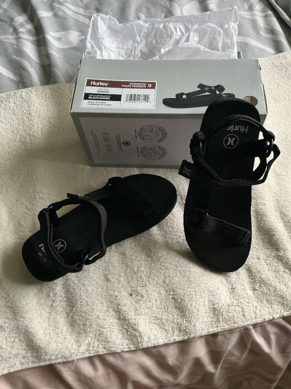 NWOT Sandals